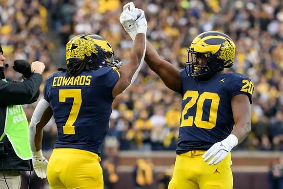 Donovan Edwards (7) and Kalel Mullings (20)