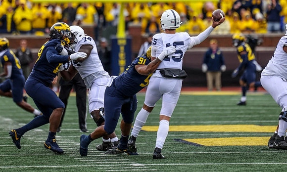 Rod Moore (19) and Taylor Upshaw (91)
