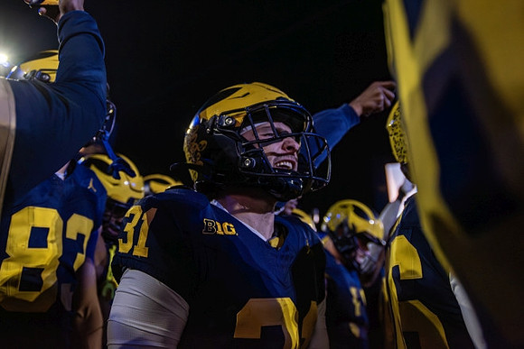 Zack Marshall (83) and Max Reyes (31)