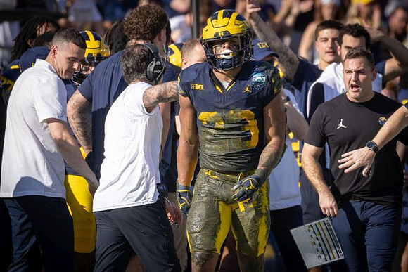 Jordan Marshall (23) and Michigan Team