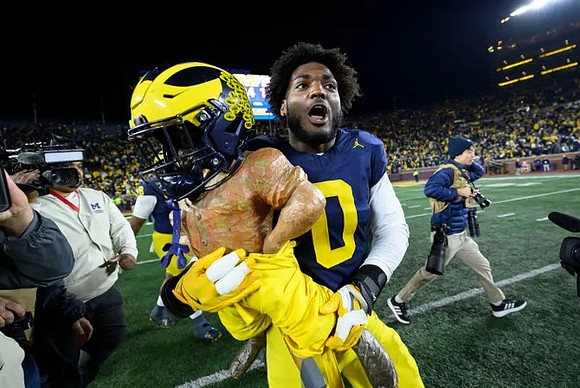 Paul Bunyan Trophy and Josaiah Stewart (0)
