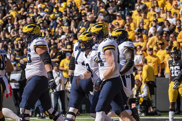 J.J. McCarthy (9) and Michigan Team