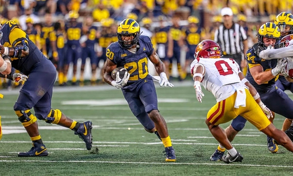 Kalel Mullings (20) and Max Bredeson (44)