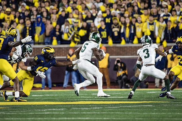 Derrick Moore (8) and Ernest Hausmann (15)