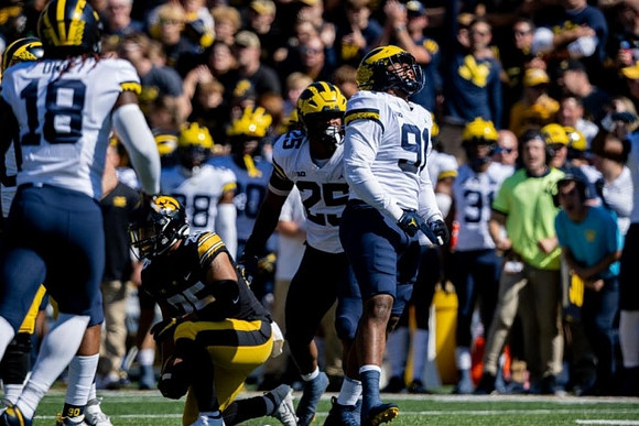 Eyabi Anoma Okie (18), Junior Colson (25), and Taylor Upshaw (91)