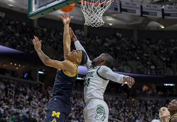 Terrance Williams II (5) and Moussa Diabate (14)