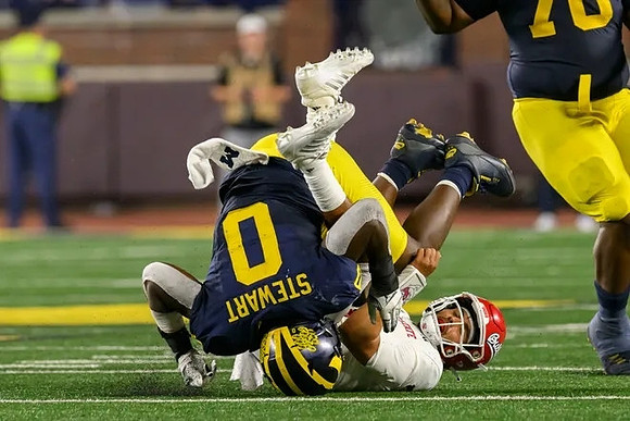 Josaiah Stewart (0) and Kenneth Grant (78)