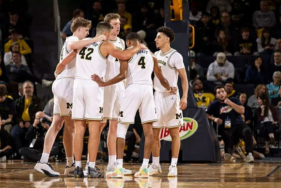 Sam Walters (24), Will Tschetter (42), Danny Wolf (1), Nimari Burnett (4), and Justin Pippen (10)