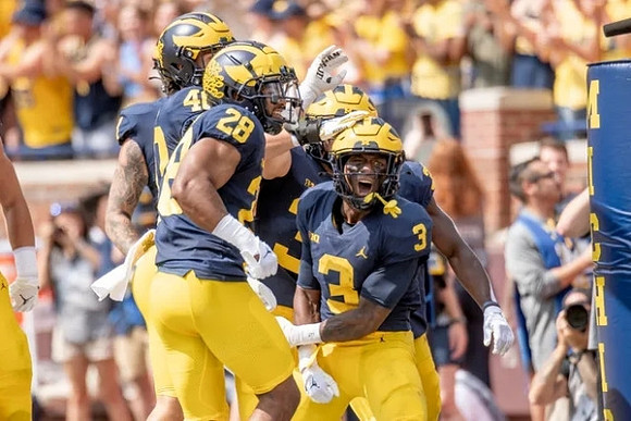 Quinten Johnson (28) and A.J. Henning (3)