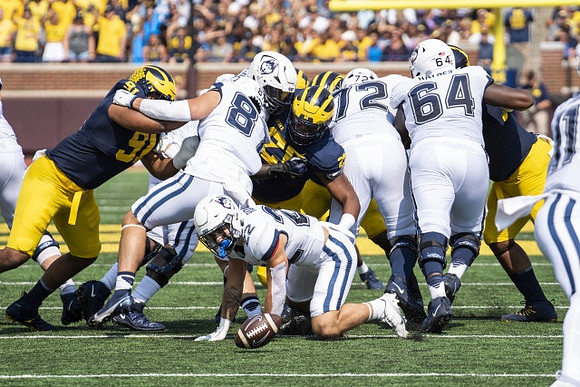 Taylor Upshaw (91) and Junior Colson (25)
