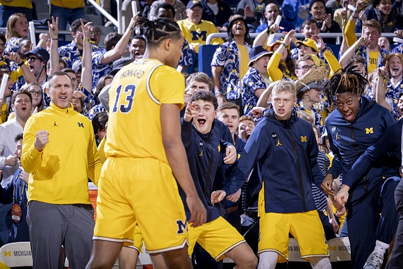 Jett Howard (13) and Michigan Team