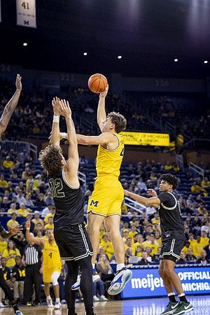 Will Tschetter (42) and Nimari Burnett (4)