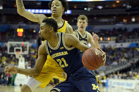Zak Irvin (21) and Moritz Wagner (13)