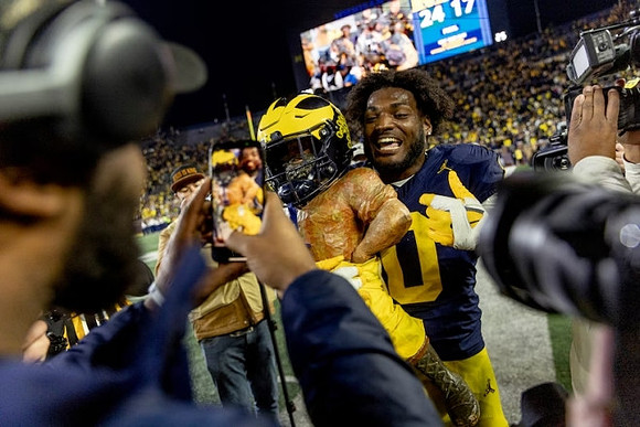 Paul Bunyan Trophy and Josaiah Stewart (0)