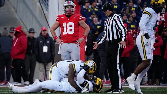 Rayshaun Benny (26) and Derrick Moore (8)