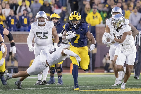 Giovanni El-Hadi (58) and Donovan Edwards (7)