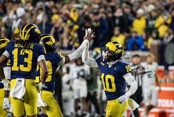Wesley Walker (13), Jyaire Hill (20), and Zeke Berry (10)