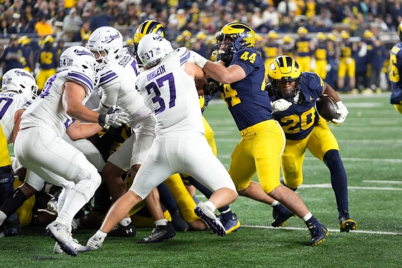 Max Bredeson (44) and Kalel Mullings (20)