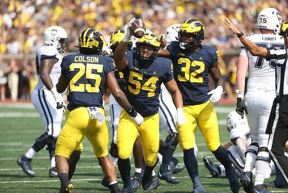 Junior Colson (25), George Rooks (54), and Jaylen Harrell (32)