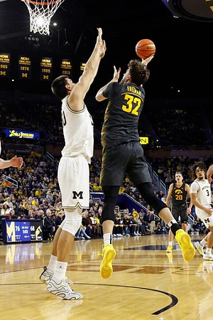 Vladislav Goldin (50) and Tre Donaldson (3)