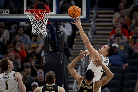 Danny Wolf (1) and Vladislav Goldin (50)