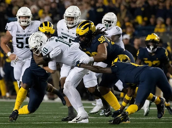 Mike Morris (90) and Gemon Green (22)
