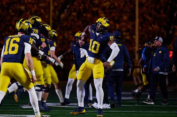 Davis Warren (16), Myles Hinton (78), and Alex Orji (10)