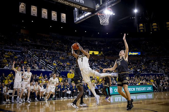 Justin Pippen (10) and Jace Howard (7)