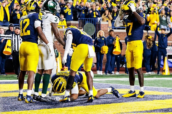 Aamir Hall (12), Quinten Johnson (28), and Makari Paige (7)