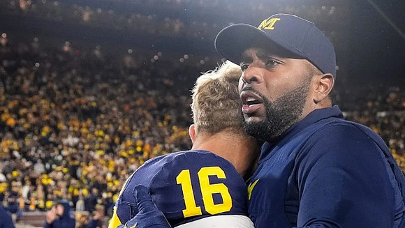 Davis Warren (16) and Sherrone Moore