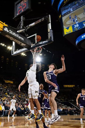 Rubin Jones (15) and Tre Donaldson (3)