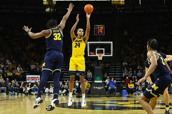 Tarris Reed Jr. (32) and Kobe Bufkin (2)