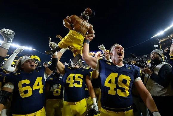 Michigan Team and Paul Bunyan Trophy