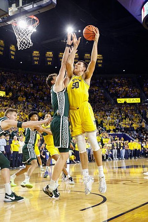 Nimari Burnett (4) and Vladislav Goldin (50)