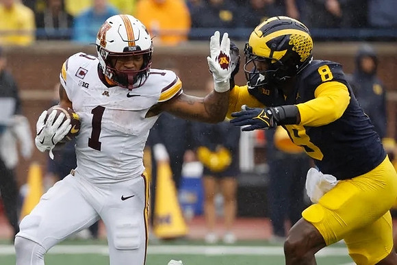 Derrick Moore (8)