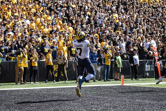 Donovan Edwards (7)
