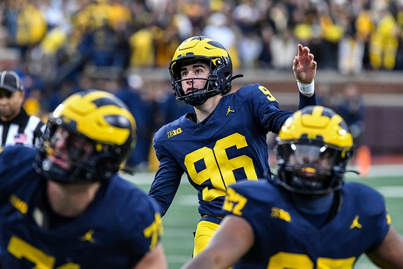 Dominic Zvada (96) and Tyler McLaurin (27)