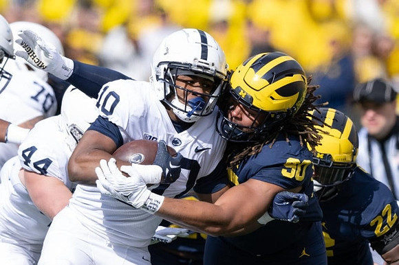 Mike Morris (90) and Gemon Green (22)