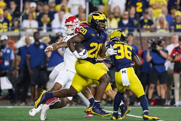 Kalel Mullings (20) and Keshaun Harris (36)