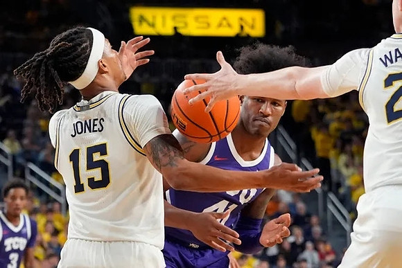 Rubin Jones (15) and Sam Walters (24)