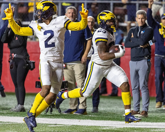 Will Johnson (2) and Michael Barrett (23)