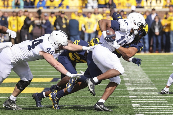 Gemon Green (22) and Mike Morris (90)