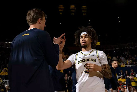 Tre Donaldson (3) and Michigan Team