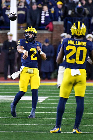 Jadyn Davis (2) and Kalel Mullings (20)
