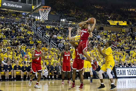 Muhammad-Ali Abdur-Rahkman (12) and Moritz Wagner (13)