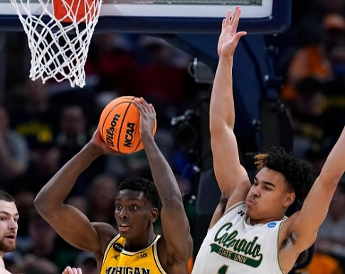 Moussa Diabate (14) and Hunter Dickinson (1)