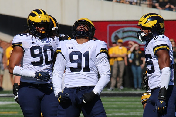 Mike Morris (90), Taylor Upshaw (91), and Junior Colson (25)