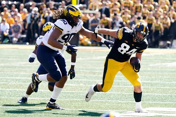 Mike Morris (90)