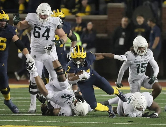 Ryan Hayes (76) and Donovan Edwards (7)
