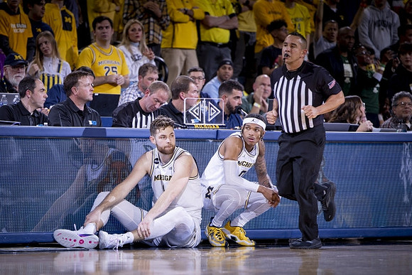 Hunter Dickinson (1) and Dug McDaniel (0)